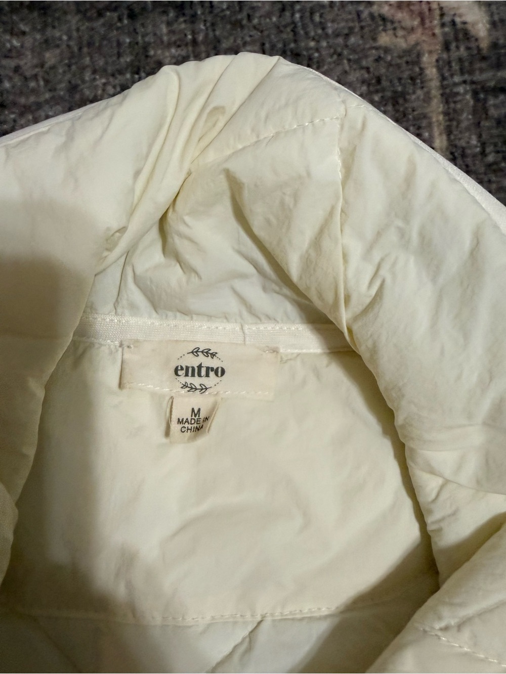 entro Cream Quilted Puffer Vest with Scalloped Hem - Picture 2 of 3